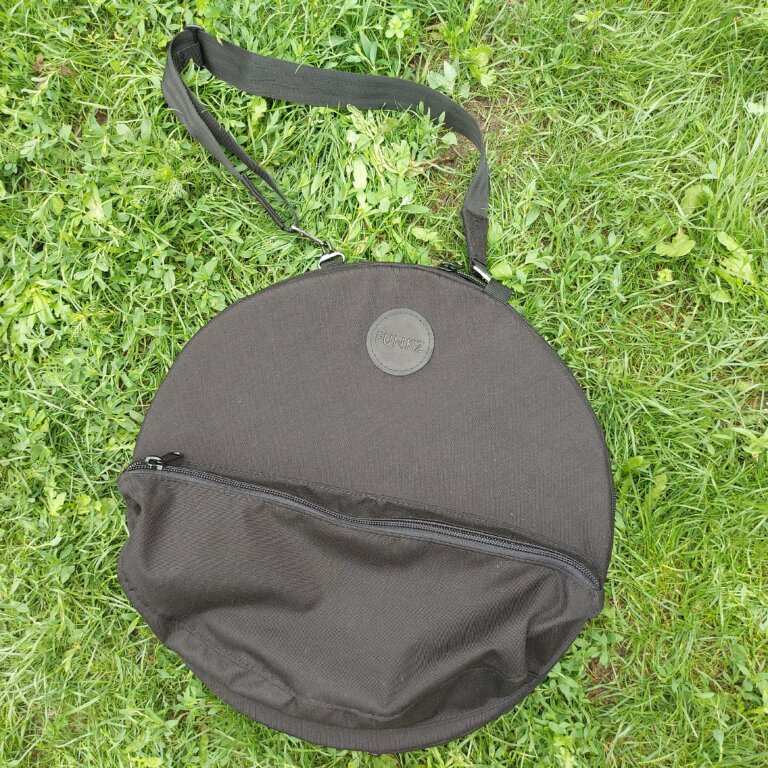 shamaanitrummikott must cordura taskuga